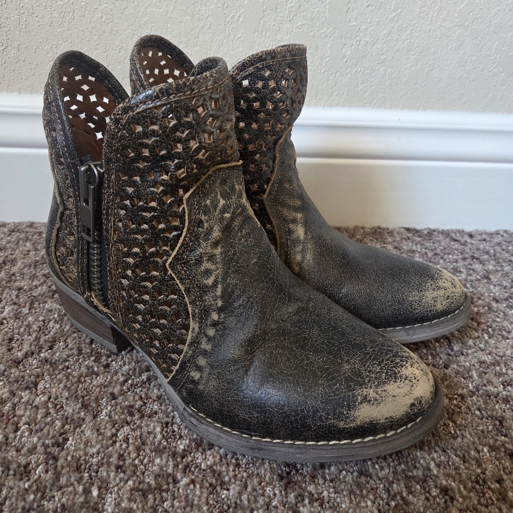 Circle G Black Distressed Ankle Boots - Size 8